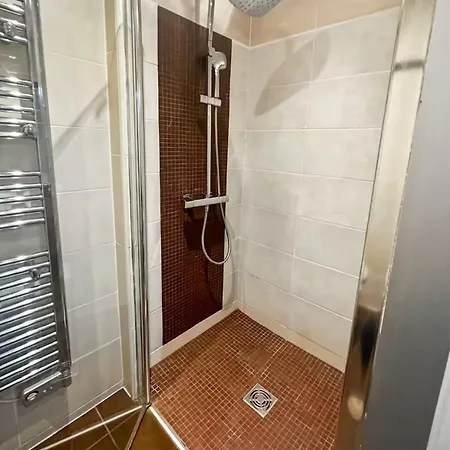 - A 50m Des Plages Et De La Croisette Daire Cannes