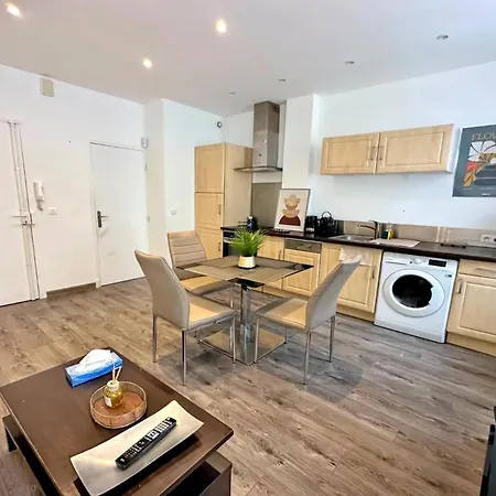 - A 50m Des Plages Et De La Croisette Apartment
